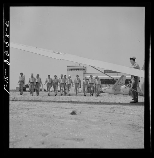 Parris Island, South Carolina. U.S. Marine Corps glider detachment training camp. Trainees ready for flight