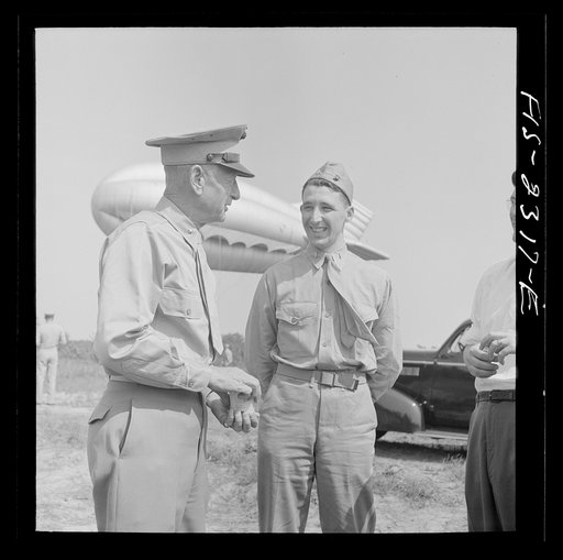 Parris Island, South Carolina. Brigadier General Emile Moses talking over barrage balloon tactics with a Marine Corps lieutenant of the U.S. Marines Corps glider detachment training camp