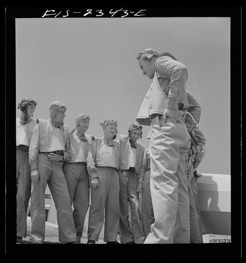 Parris Island, South Carolina. U.S. Marine Corps glider detachment training camp. Trainees and instructor