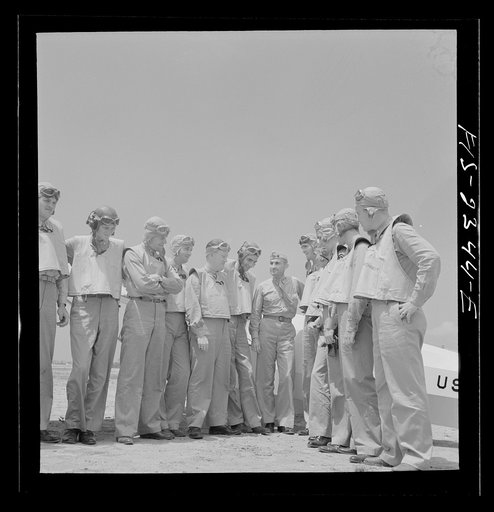 Parris Island, South Carolina. U.S. Marine Corps glider detachment training camp. Trainees and instructor