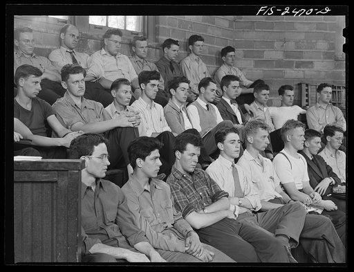 A freshman class in animal husbandry at Iowa State College. Ames, Iowa