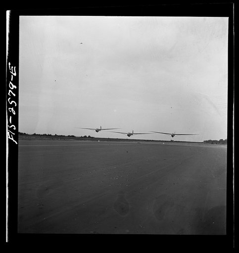 Parris Island, South Carolina. U.S. Marine Corps glider detachment training camp. Glider planes in flight