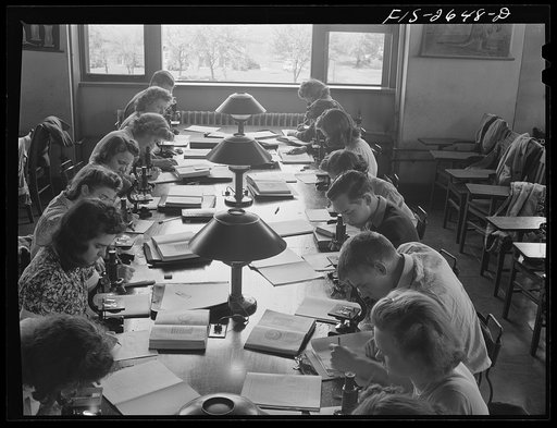 A freshman zoology class at Iowa State College. Ames, Iowa
