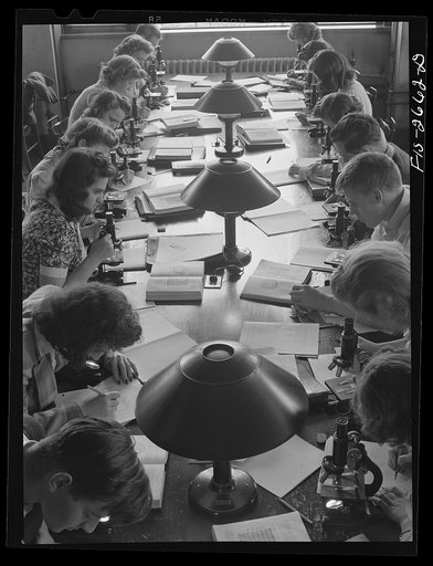 A freshman zoology class at Iowa State College. Ames, Iowa