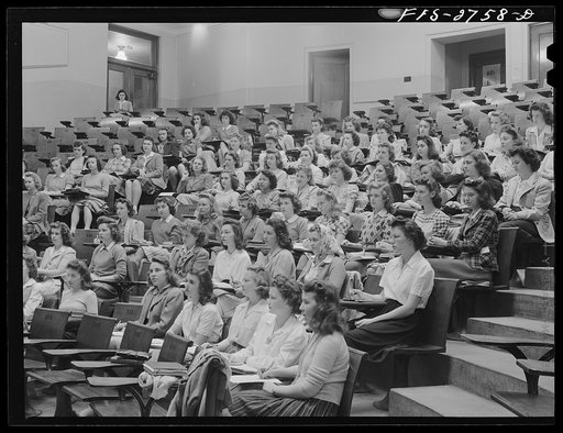 A class in chemistry in the lecture room of the chemistry building at Iowa State College. Ames, Iowa