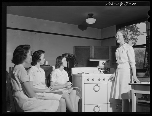 An advanced class in household equipment at Iowa State College. Ames, Iowa