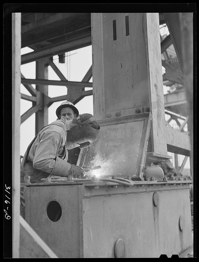 Douglas Dam, Tennessee. Tennessee Valley Authority (TVA). Welder