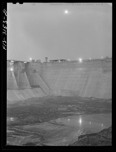 Fort Loudon [i.e., Loudoun] Dam, Tennessee. Tennessee Valley Authority (TVA). Construction at night
