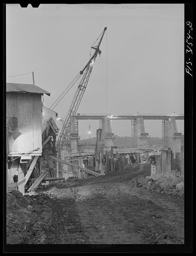 Fort Loudon [i.e., Loudoun] Dam, Tennessee. Tennessee Valley Authority (TVA). Construction at night