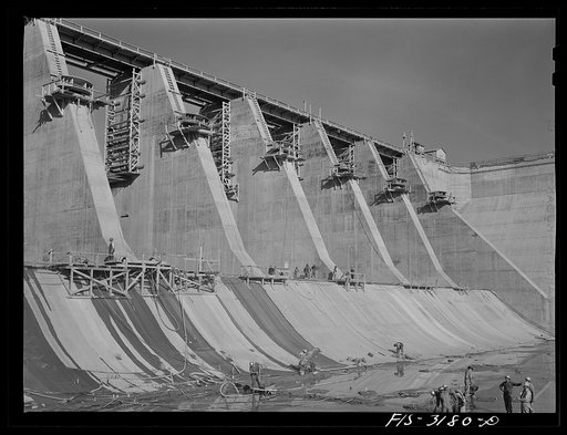Untitled photo, possibly related to: Fort Loudon [i.e., Loudoun] Dam, Tennessee. Tennessee Valley Authority (TVA). Construction