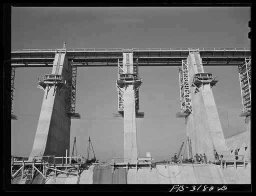 Untitled photo, possibly related to: Fort Loudon [i.e., Loudoun] Dam, Tennessee. Tennessee Valley Authority (TVA). Construction
