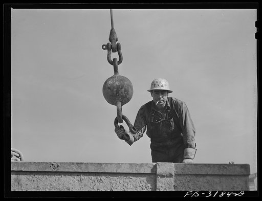Fort Loudon [i.e., Loudoun] Dam, Tennessee. Tennessee Valley Authority (TVA). Rigger