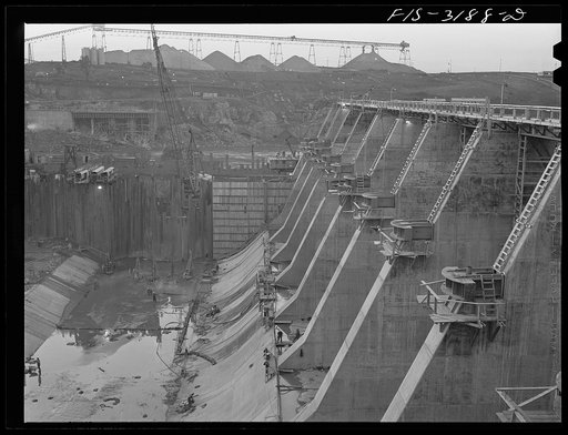 Fort Loudon [i.e., Loudoun] Dam, Tennessee. Tennessee Valley Authority (TVA). Construction at night