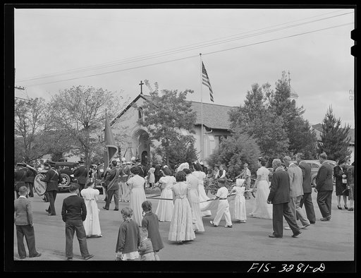 The Queen and her court of the Holy Ghost Festival arrive at church. Novato, California