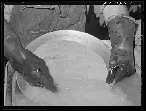 Kern County, California. Mill of the Tungsten Chief Mine. Panning partly concentrated tungsten ore