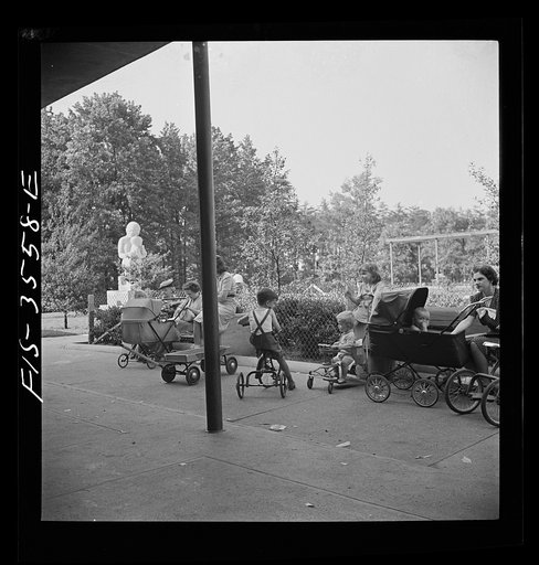 Greenbelt, Maryland. Federal housing project. Typical scene outside the grocery store