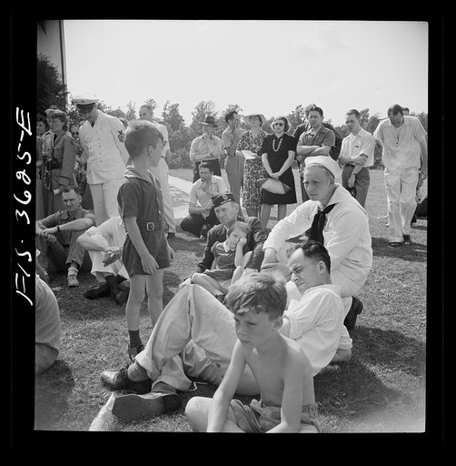 Greenbelt, Maryland. Spectators at the Greenbelt Memorial Day ceremony