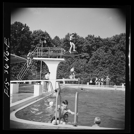 Greenbelt, Maryland. Swimming pool. Bathers pay admittance according to age. Season tickets are obtainable by families