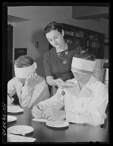 Blindfold test for aroma of cooked dehydrated spinach. Regional agricultural research laboratory, Albany, California