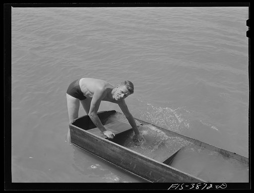 Untitled photo, possibly related to: Sheffield, Alabama (Tennessee Valley Authority (TVA)). Kenneth C. Hall, wife and daughter rowing on the Tennessee River