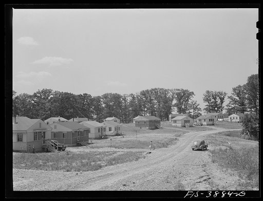 Sheffield, Alabama (Tennessee Valley Authority (TVA)). Homes built by the TVA for war workers. These houses are prefabricated and demountable