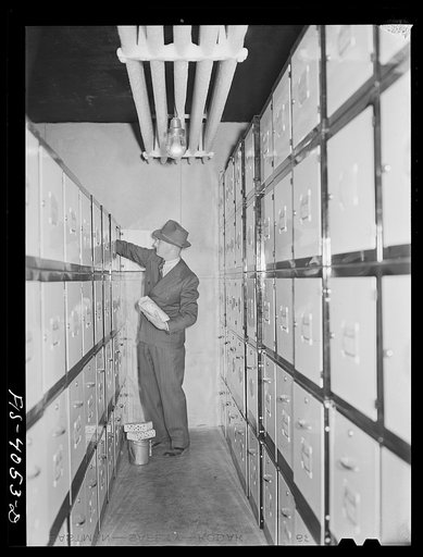 Knoxville, Tennessee (Tennessee Valley Authority (TVA)). Electric refrigeration makes possible the storage of perishable food products in this community locker room