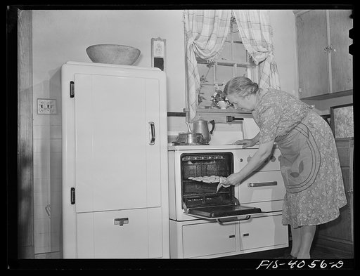 Knox County, Tennessee (Tennessee Valley Authority (TVA)). Mrs. Wiegel, farm wife, in her electric kitchen
