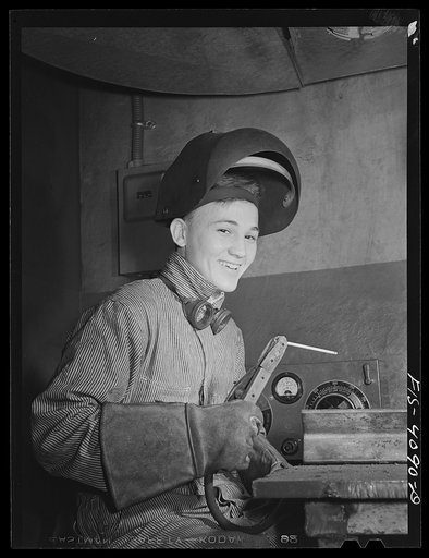 Knoxville, Tennessee (Tennessee Valley Authority (TVA)). Welder who is training for war work at Stair Vocational High School