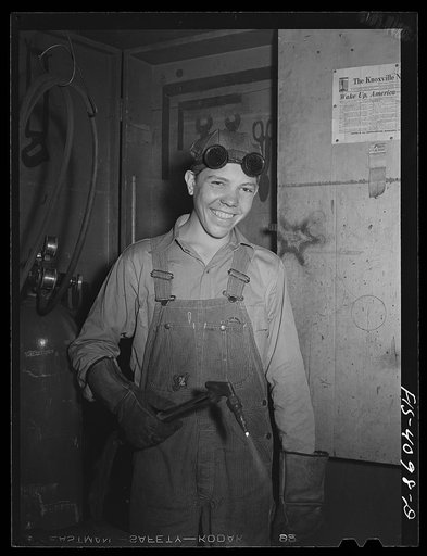 Knoxville, Tennessee (Tennessee Valley Authority (TVA)). Welder who is training for war work at Stair Vocational High School