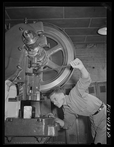 Untitled photo, possibly related to: Knoxville, Tennessee (Tennessee Valley Authority (TVA)). Training for war work at Stair Vocational High School