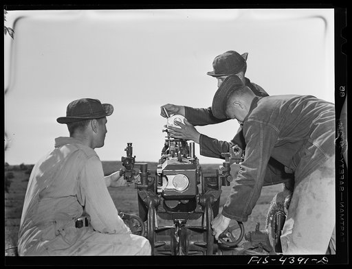 Untitled photo, possibly related to: Fort Riley, Kansas. Sighting a 75 mm howitzer during artillery practice