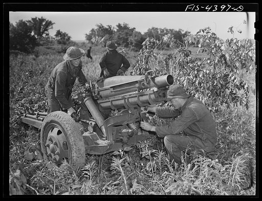 Fort Riley, Kansas. Dismounting howitzer 75 mm guns after a day of artillery practice