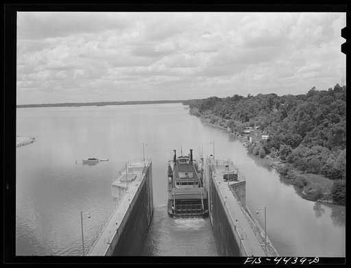 Wheeler Dam, Alabama (Tennessee Valley Authority (TVA)). Excursion steamer leaving lock