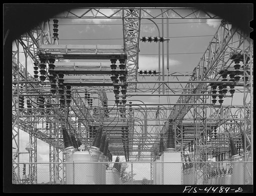 Watts Bar Dam, Tennessee (Tennessee Valley Authority (TVA)). Electric switchyard