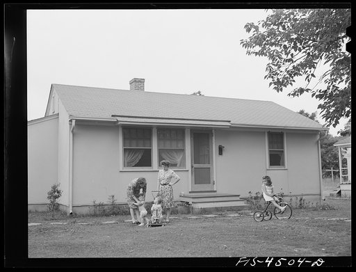 Sheffield, Alabama (Tennessee Valley Authority (TVA)). Defense home built by TVA