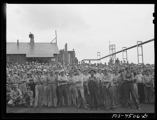 Wilson Dam, Alabama (Tennessee Valley Authority (TVA)). Safety meeting