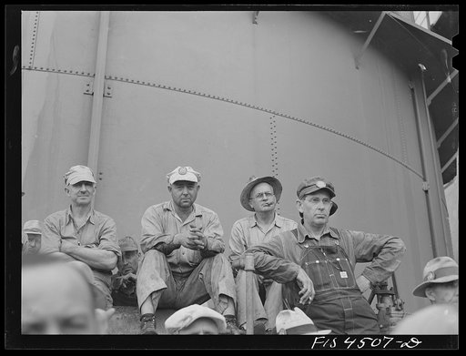 Wilson Dam, Alabama (Tennessee Valley Authority (TVA)). Safety meeting