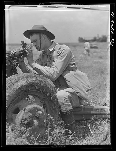 Fort Riley, Kansas. Sighting a howitzer 75 mm gun during artillery practice