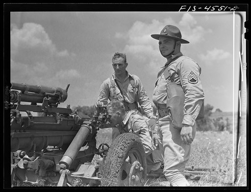 Fort Riley, Kansas. Sighting a howitzer 75 mm gun during artillery practice