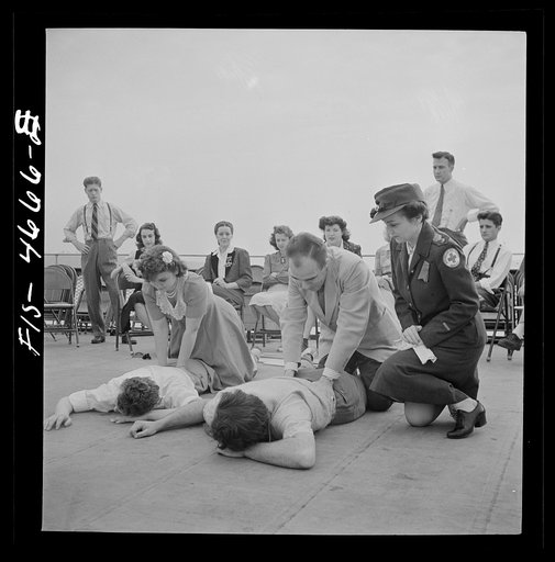 Washington, D.C. First aid class held daily by the Red Cross aboard a Potomac riverboat which carries workers to Port Washington every morning. They are civilian employees of the U.S. Army adjutant general's office