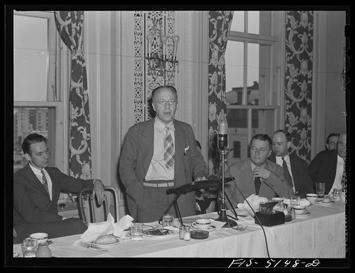 Washington, D.C. Mr. Este, a Swedish journalist, addressing Washington journalists at the National Press Club luncheon