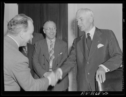 Washington, D.C. Mr. Vinde, a Swedish journalist on tour in the United States, meeting Secretary Hull after a press conference