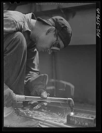 Decatur, Alabama. Ingalls Shipbuilding Company. "Tacker" at work on the deck of a barge