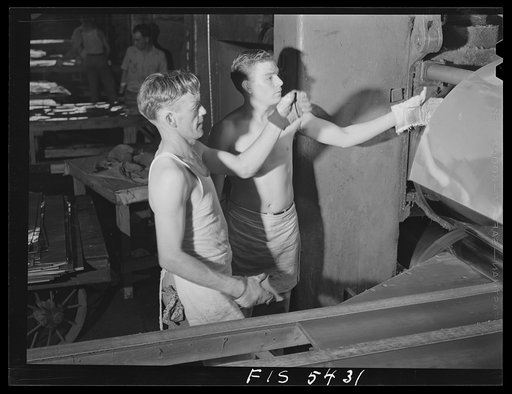 Untitled photo, possibly related to: Sheffield, Alabama. Reynolds Alloys Company. Cold rolling of aluminum sheets