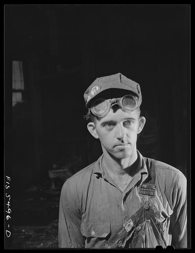 Sheffield, Alabama. Reynolds Alloys Company. Workman employed in one of the dross houses
