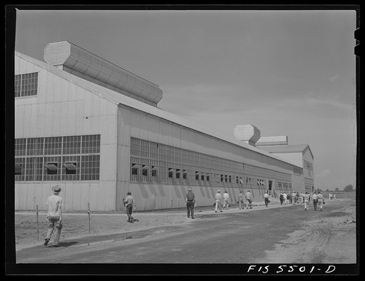 Sheffield, Alabama. Reynolds Alloys Company. Workmen entering plant during change of shifts