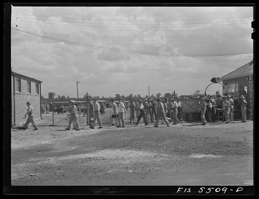 Sheffield, Alabama. Reynolds Alloys Company. Workmen entering gate during change of shifts