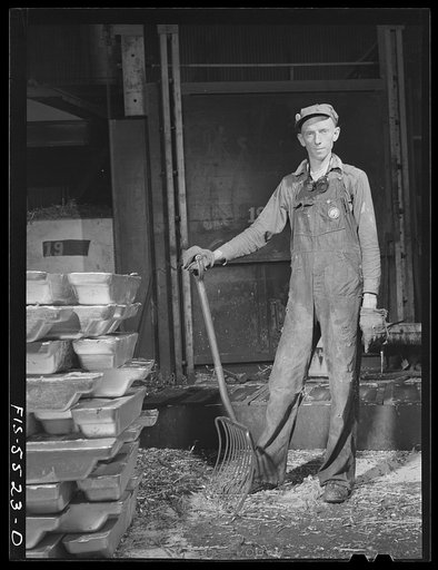 Sheffield, Alabama. Reynolds Alloys Company. Workman employed in one of the dross houses