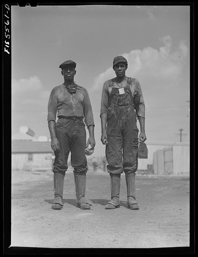 Sheffield, Alabama. Reynolds Metal Company. Workmen who are employed in one of the pot rooms