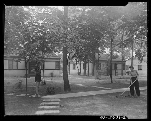 Middle River, Maryland. Housing development for workers at the Glenn L. Martin aircraft plant. Houses are built on both sides of groves of trees. They are all alike, have four rooms, and are made of Somestoboard